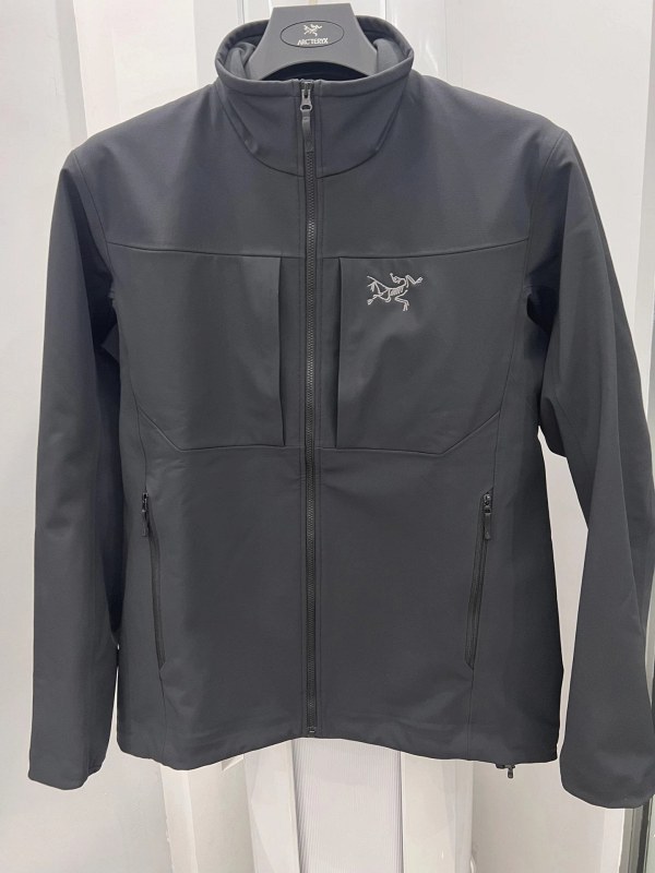 Arc'teryx Black Hard-Shell Jacket: Measured Weight, Packed Volume and Fit Over a Fleece