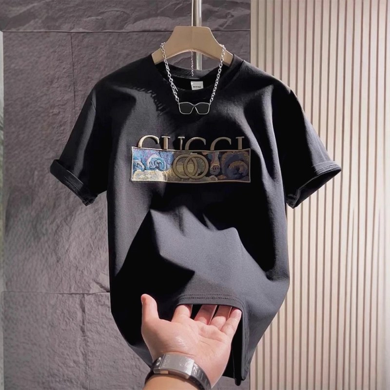 Gucci Black T-Shirt in Casual Streetwear Style Review: A Thick Chest Print and a Size Chart That Never Arrived